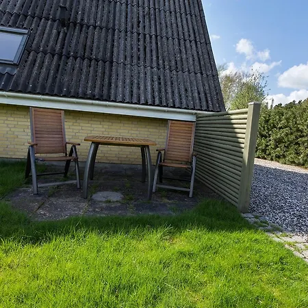 Two-bedroom Holiday In Халс